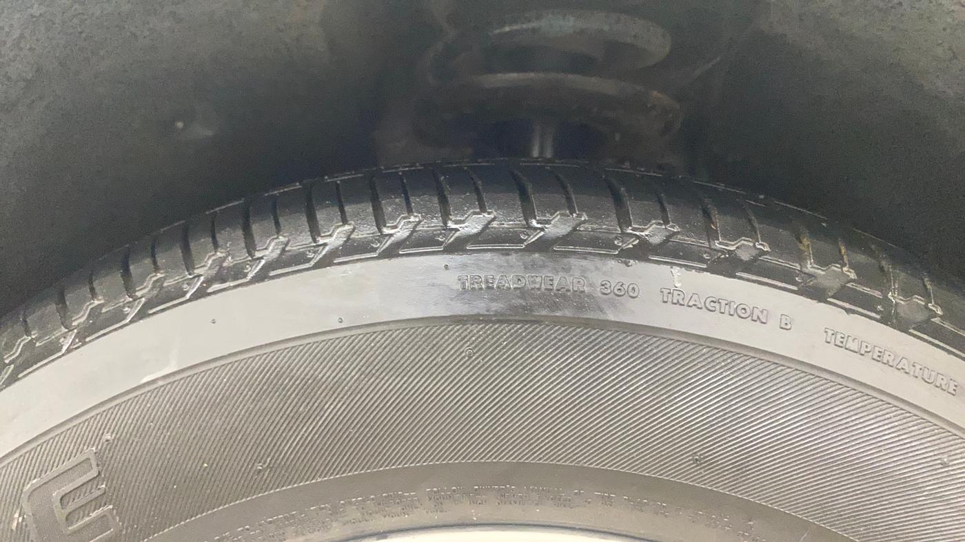 2020 Mahindra XUV500 W9, Diesel, Manual, 69,539 km, Left Front Tyre Tread