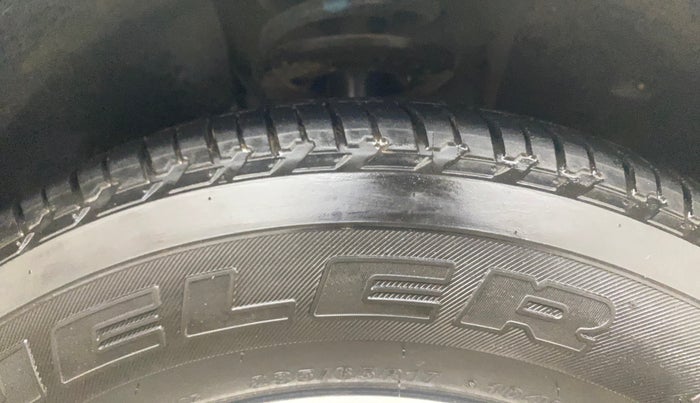 2020 Mahindra XUV500 W9, Diesel, Manual, 69,539 km, Right Front Tyre Tread