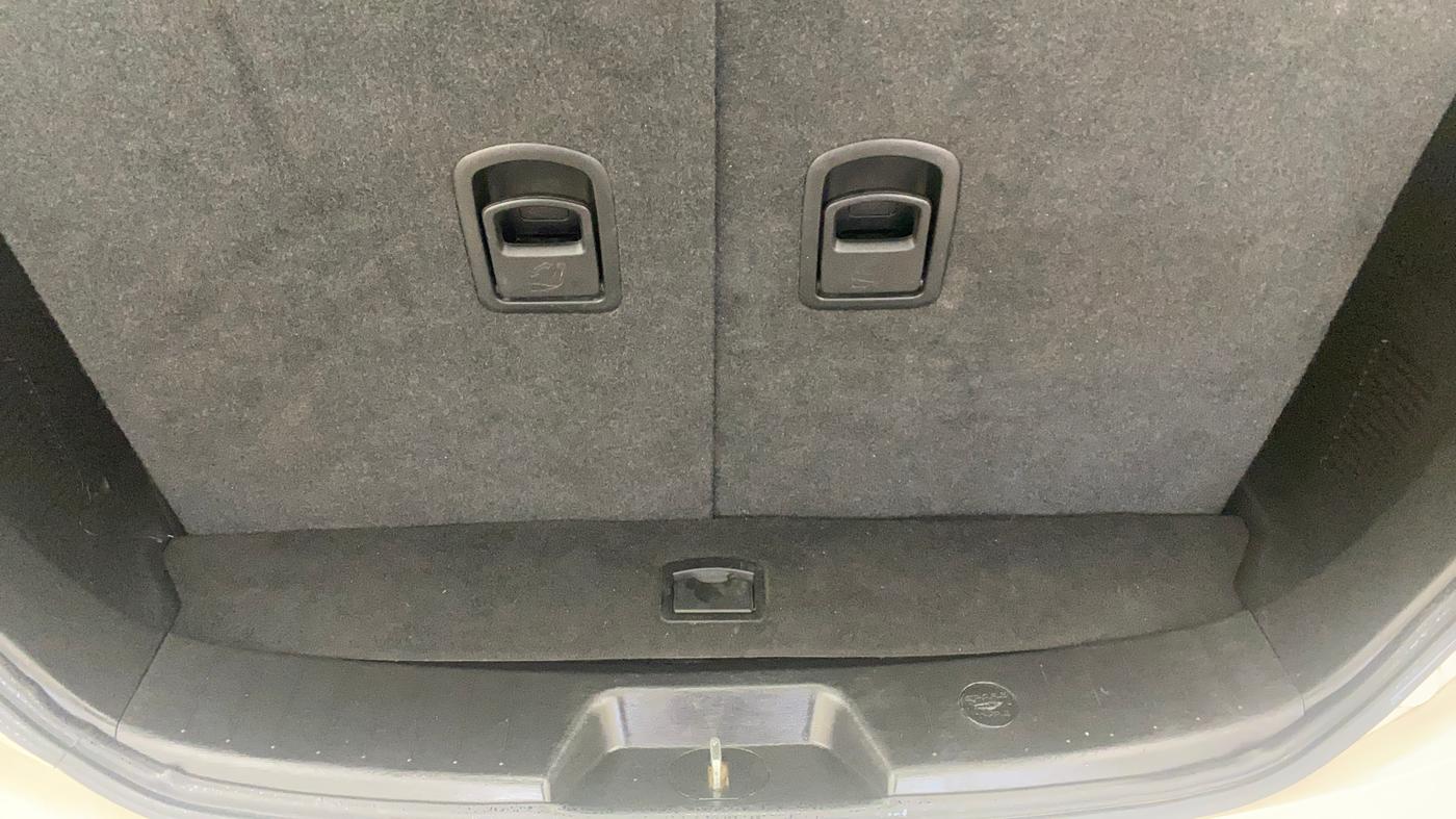 2020 Mahindra XUV500 W9, Diesel, Manual, 69,539 km, Boot Inside