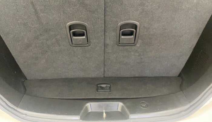 2020 Mahindra XUV500 W9, Diesel, Manual, 69,539 km, Boot Inside