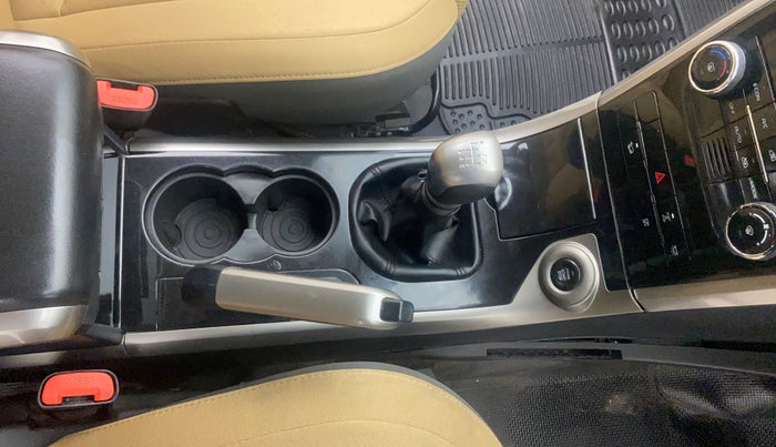 2020 Mahindra XUV500 W9, Diesel, Manual, 69,539 km, Gear Lever