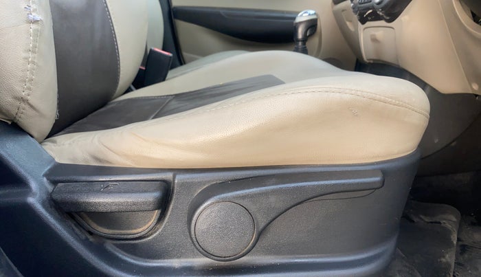 2014 Hyundai i20 ASTA 1.4 CRDI, Diesel, Manual, 1,02,817 km, Driver Side Adjustment Panel