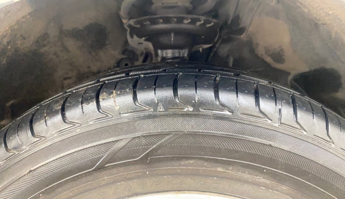 2014 Hyundai i20 ASTA 1.4 CRDI, Diesel, Manual, 1,02,817 km, Right Front Tyre Tread