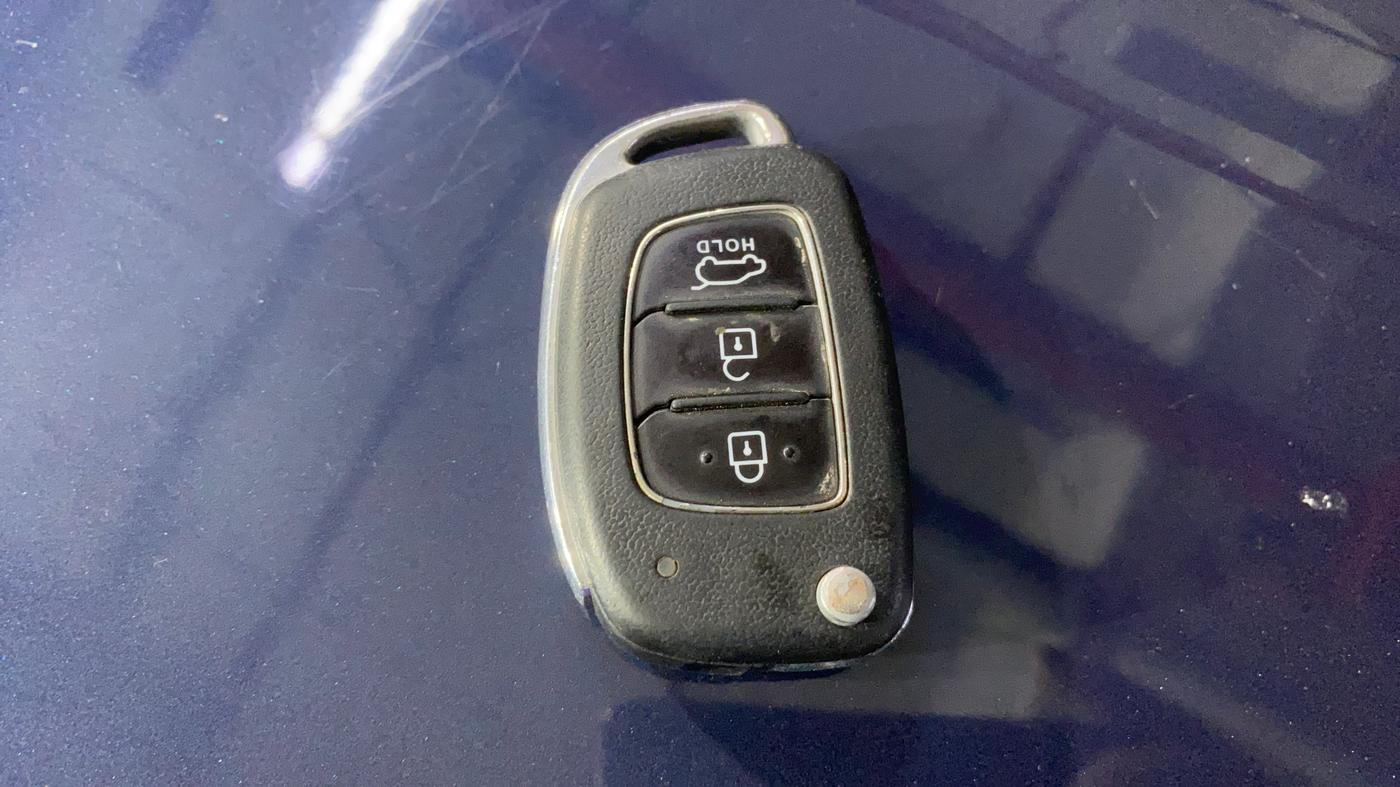 2020 Hyundai VENUE S 1.2, Petrol, Manual, 54,006 km, Key Close Up