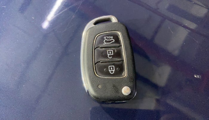 2020 Hyundai VENUE S 1.2, Petrol, Manual, 54,006 km, Key Close Up