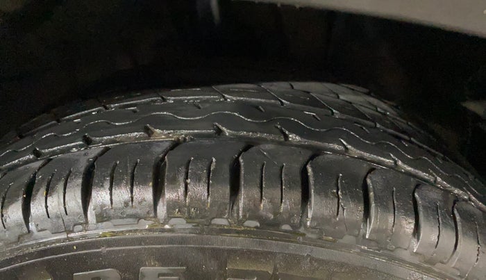 2020 Hyundai VENUE S 1.2, Petrol, Manual, 54,006 km, Right Front Tyre Tread