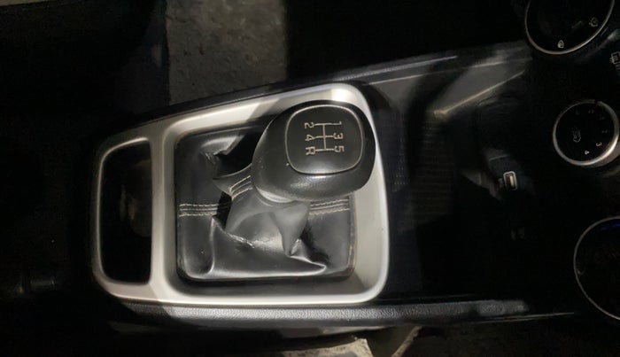 2020 Hyundai VENUE S 1.2, Petrol, Manual, 54,006 km, Gear Lever