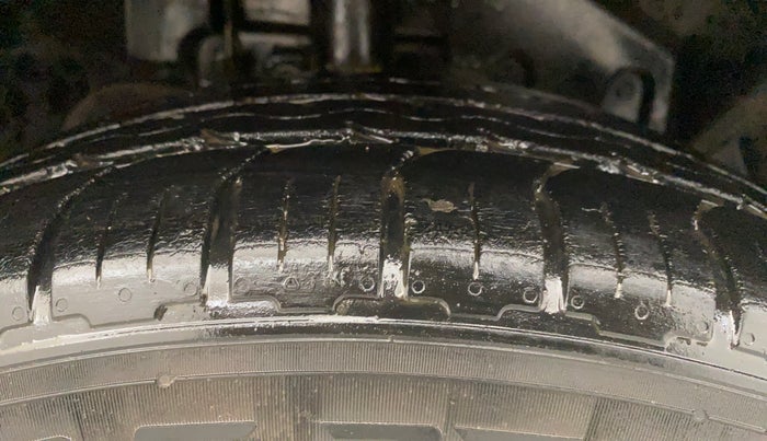 2017 Ford Ecosport TITANIUM 1.5L DIESEL, Diesel, Manual, 1,07,214 km, Right Front Tyre Tread