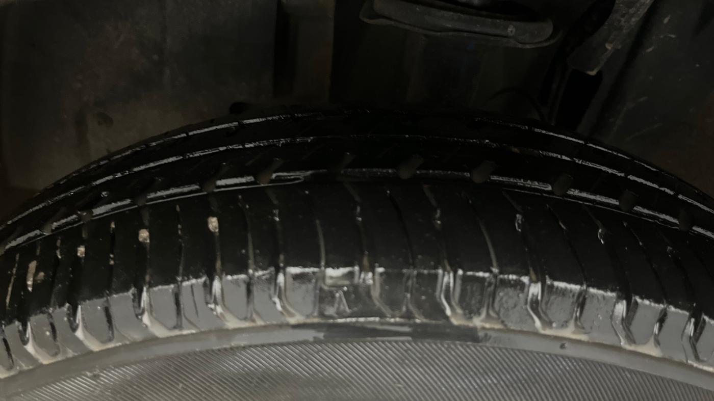 2022 Renault TRIBER RXT, Petrol, Manual, 47,166 km, Left Front Tyre Tread