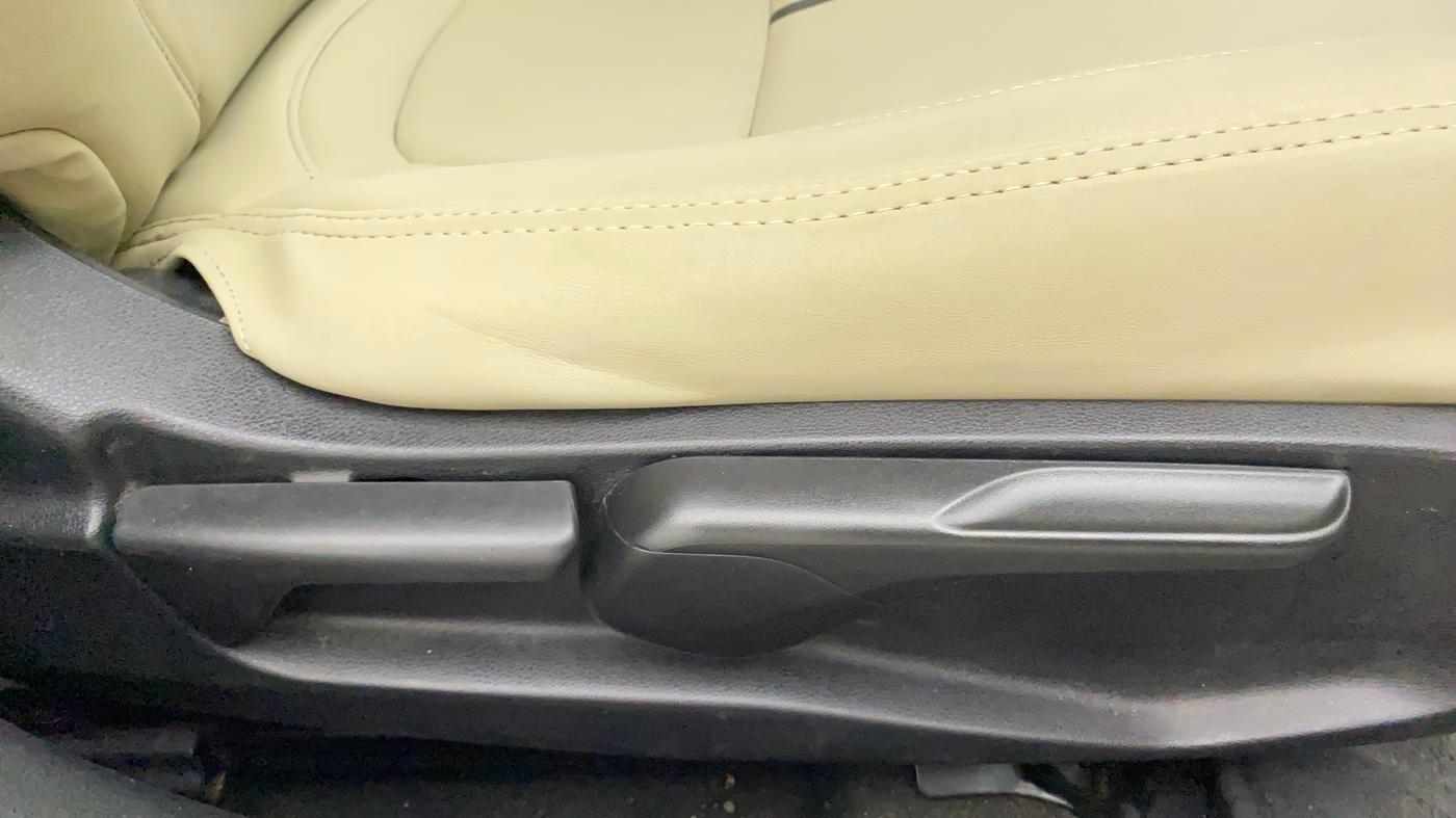 2019 Honda Civic 1.8L I-VTEC V CVT, Petrol, Automatic, 59,686 km, Driver Side Adjustment Panel