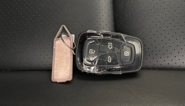 2023 Tata ALTROZ XZ PLUS O SUNROOF CNG, CNG, Manual, 30,355 km, Key Close Up