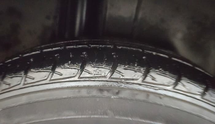 2017 Maruti Ciaz ZETA 1.4  AT PETROL, Petrol, Automatic, 68,611 km, Right Rear Tyre Tread