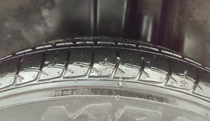 2017 Maruti Ciaz ZETA 1.4  AT PETROL, Petrol, Automatic, 68,611 km, Left Rear Tyre Tread