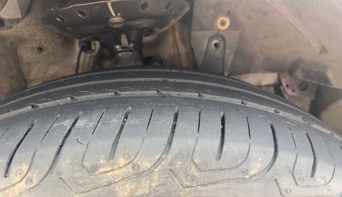 2016 Honda Jazz 1.2L I-VTEC V AT, Petrol, Automatic, 72,419 km, Right Front Tyre Tread