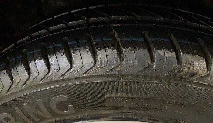 2013 Honda Amaze 1.2L I-VTEC S, Petrol, Manual, 1,17,789 km, Right Rear Tyre Tread