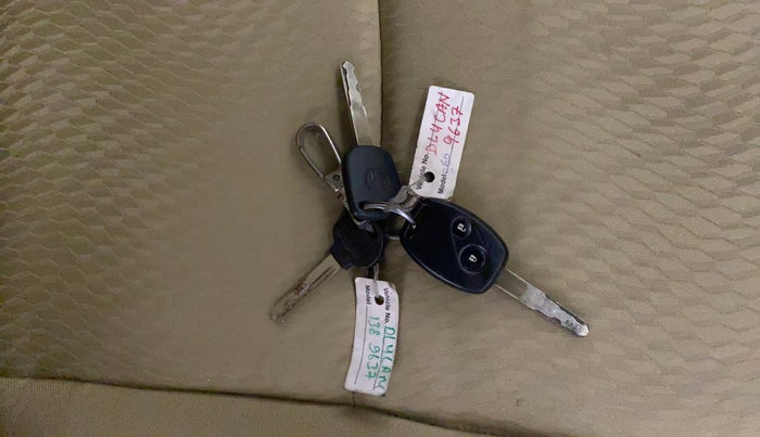 2013 Honda Amaze 1.2L I-VTEC S, Petrol, Manual, 1,17,789 km, Key Close Up