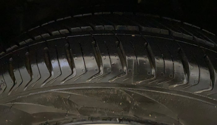 2013 Honda Amaze 1.2L I-VTEC S, Petrol, Manual, 1,17,789 km, Left Front Tyre Tread