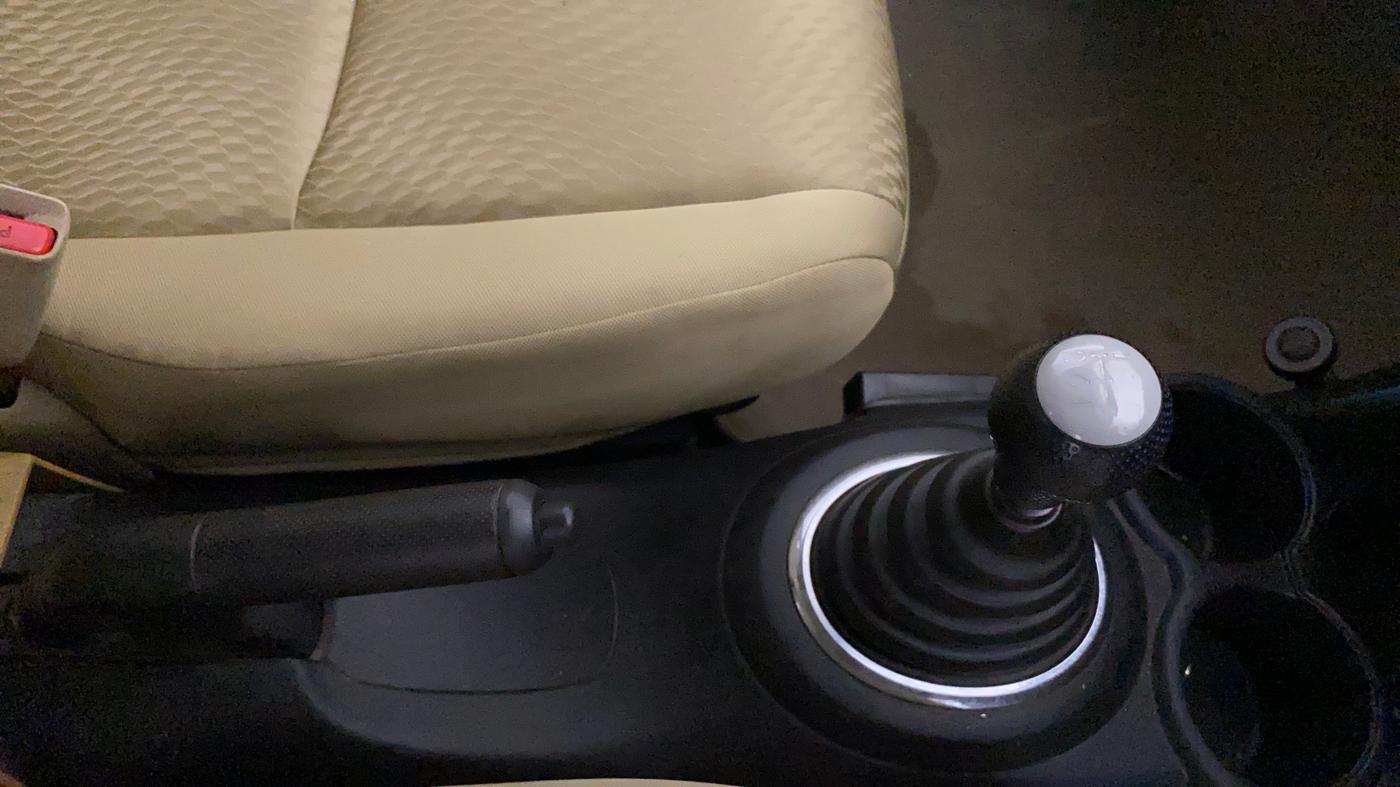 2013 Honda Amaze 1.2L I-VTEC S, Petrol, Manual, 1,17,847 km, Gear Lever