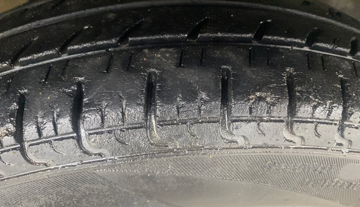 2018 Renault Kwid RXT 1.0 (O), Petrol, Manual, 33,197 km, Right Front Tyre Tread