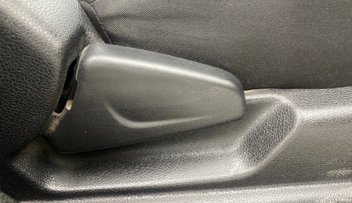 2018 Renault Kwid RXT 1.0 (O), Petrol, Manual, 33,197 km, Driver Side Adjustment Panel