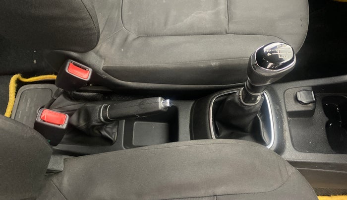 2018 Renault Kwid RXT 1.0 (O), Petrol, Manual, 33,197 km, Gear Lever