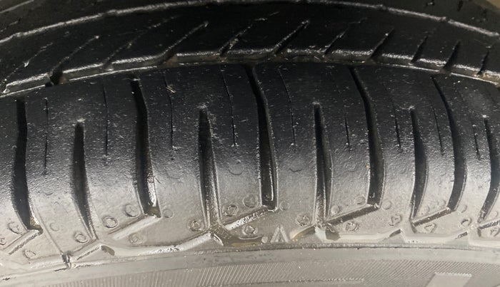 2018 Renault Kwid RXT 1.0 (O), Petrol, Manual, 33,197 km, Left Front Tyre Tread