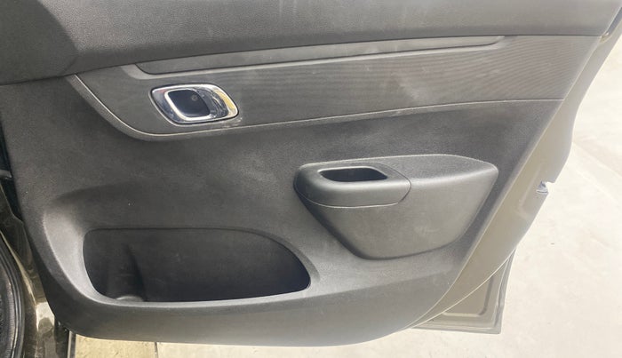 2018 Renault Kwid RXT 1.0 (O), Petrol, Manual, 33,197 km, Driver Side Door Panels Control