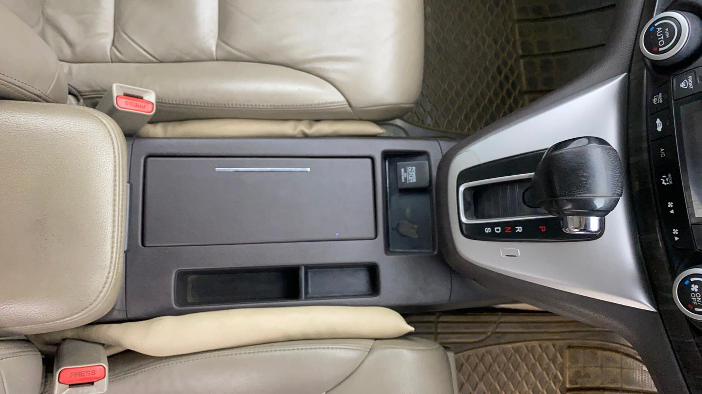 2015 Honda CRV 2.0L I-VTEC 2WD AT, Petrol, Automatic, 1,07,995 km, Gear Lever