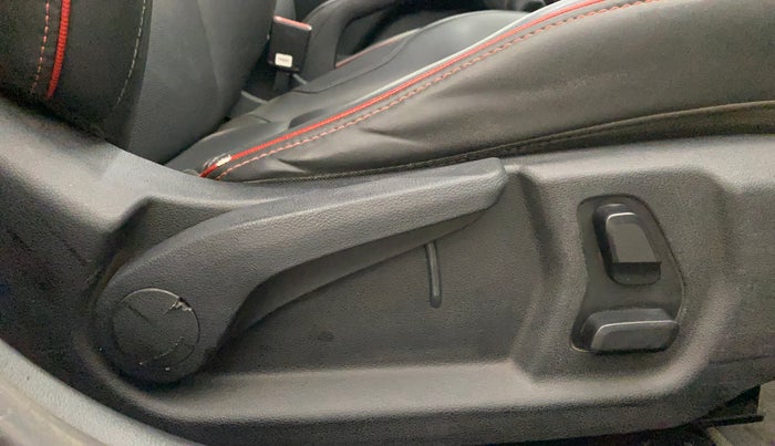 2023 Hyundai Verna SX (O) 1.5 TURBO PETROL MT, Petrol, Manual, 13,457 km, Driver Side Adjustment Panel