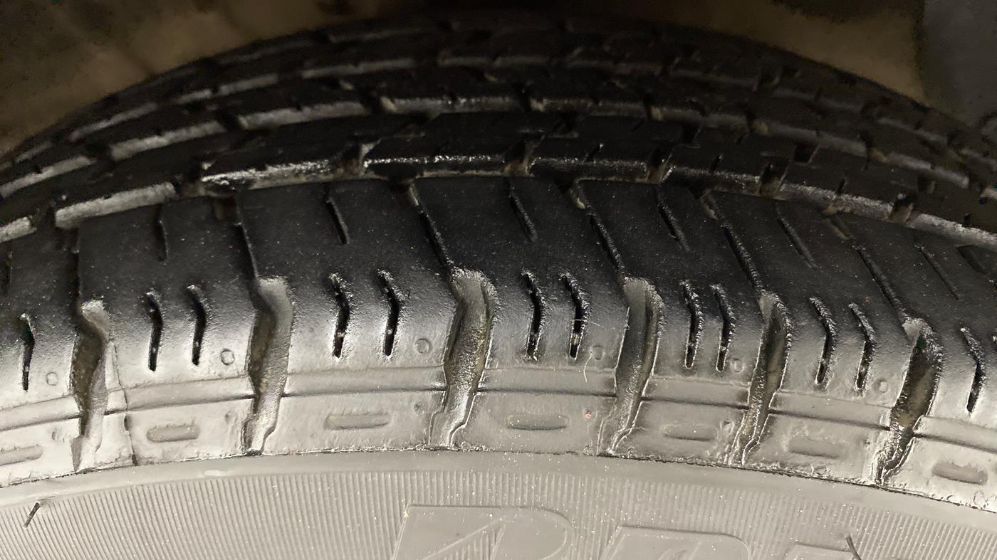 2017 Hyundai Grand i10 SPORTZ (O) 1.2 AT VTVT, Petrol, Automatic, 52,694 km, Right Front Tyre Tread
