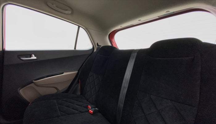 2017 Hyundai Grand i10 SPORTZ (O) 1.2 AT VTVT, Petrol, Automatic, 52,694 km, Right Side Rear Door Cabin