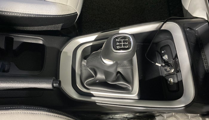 2025 KIA SONET HTK PLUS 1.2 PETROL MT, Petrol, Manual, 1,804 km, Gear Lever