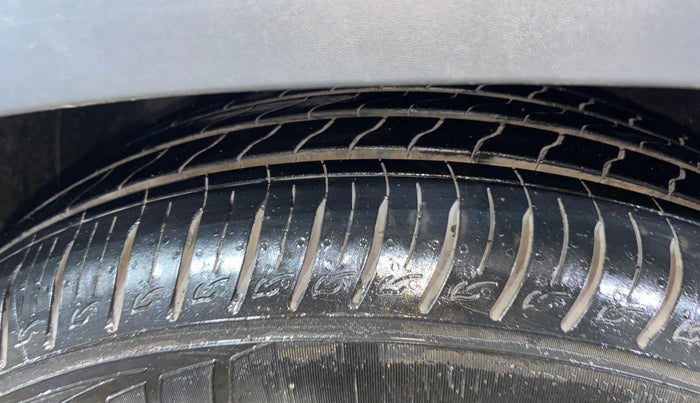 2025 KIA SONET HTK PLUS 1.2 PETROL MT, Petrol, Manual, 1,804 km, Left Front Tyre Tread