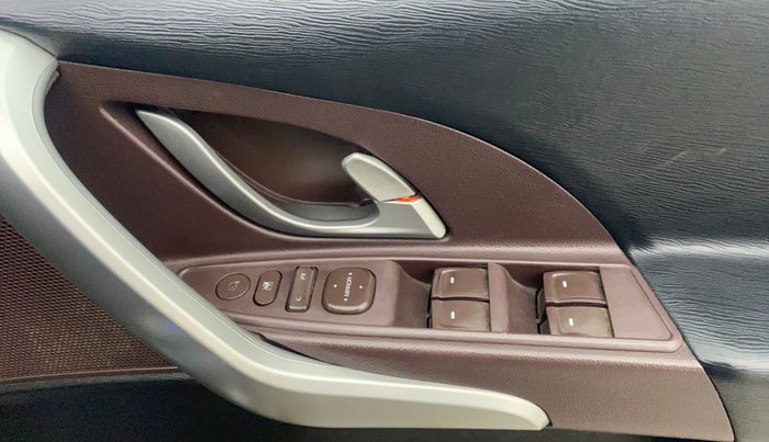 2014 Mahindra XUV500 W8, Diesel, Manual, 71,221 km, Driver Side Door Panels Control