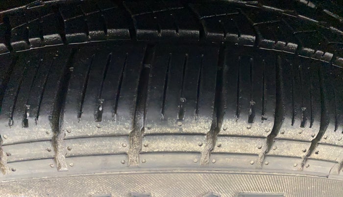 2014 Mahindra XUV500 W8, Diesel, Manual, 71,221 km, Left Front Tyre Tread