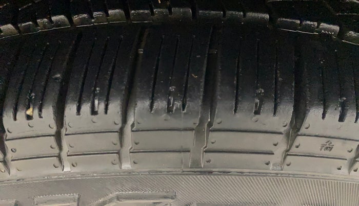 2014 Mahindra XUV500 W8, Diesel, Manual, 71,221 km, Right Front Tyre Tread