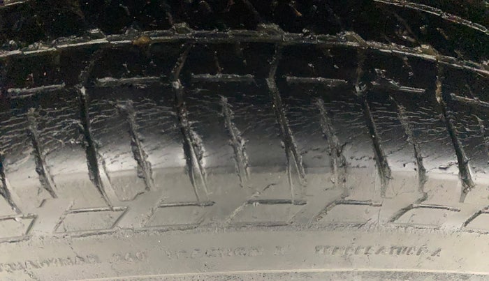 2014 Mahindra XUV500 W8, Diesel, Manual, 71,221 km, Right Rear Tyre Tread