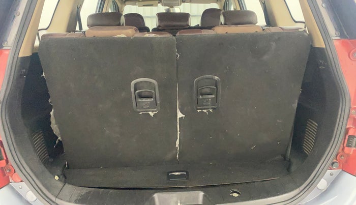 2014 Mahindra XUV500 W8, Diesel, Manual, 71,221 km, Boot Inside