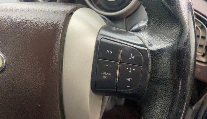 2014 Mahindra XUV500 W8, Diesel, Manual, 71,221 km, Adaptive Cruise Control