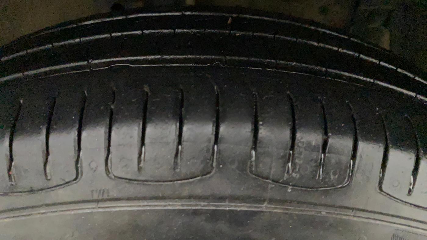 2013 Maruti Swift VXI, Petrol, Manual, 60,424 km, Left Rear Tyre Tread