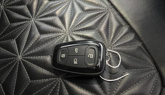 2020 Tata NEXON XZ PLUS PETROL, Petrol, Manual, 26,718 km, Key Close Up