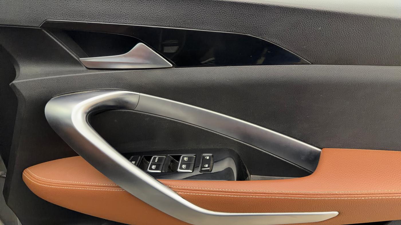 2020 MG HECTOR PLUS SHARP 1.5 PETROL TURBO DCT 6-STR, Petrol, Automatic, 55,884 km, Driver Side Door Panels Control