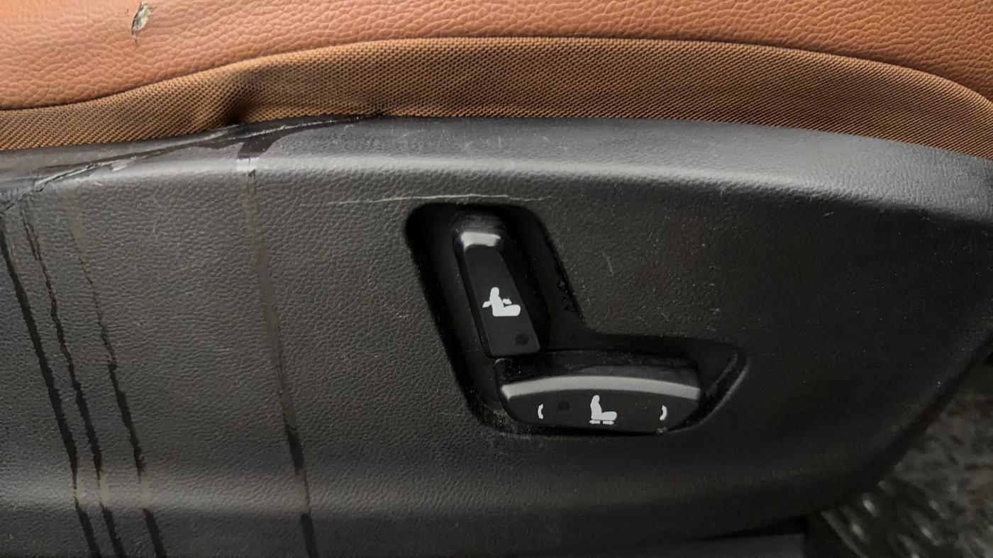 2020 MG HECTOR PLUS SHARP 1.5 PETROL TURBO DCT 6-STR, Petrol, Automatic, 55,884 km, Driver Side Adjustment Panel