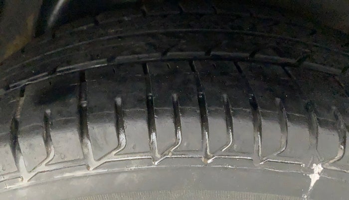 2014 Hyundai Verna FLUIDIC 1.4 VTVT CX, Petrol, Manual, 49,716 km, Left Rear Tyre Tread