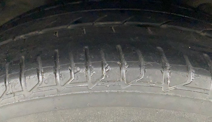 2014 Hyundai Verna FLUIDIC 1.4 VTVT CX, Petrol, Manual, 49,716 km, Right Front Tyre Tread