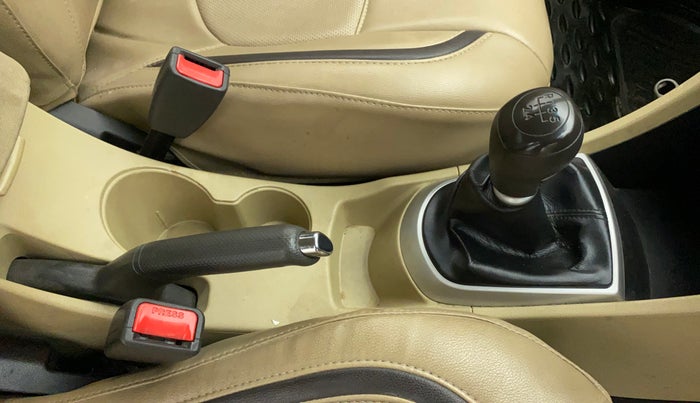 2014 Hyundai Verna FLUIDIC 1.4 VTVT CX, Petrol, Manual, 49,716 km, Gear Lever