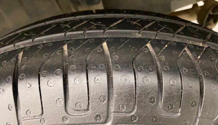 2017 Renault Kwid RXL 1.0 AMT, Petrol, Automatic, 23,431 km, Left Rear Tyre Tread