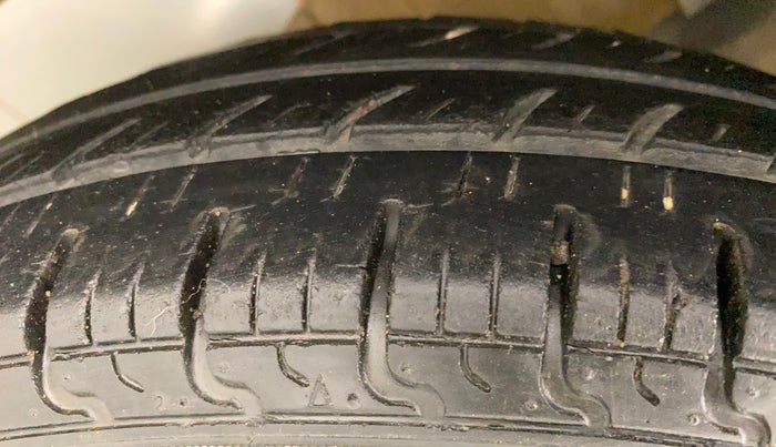 2017 Renault Kwid RXL 1.0 AMT, Petrol, Automatic, 23,431 km, Left Front Tyre Tread