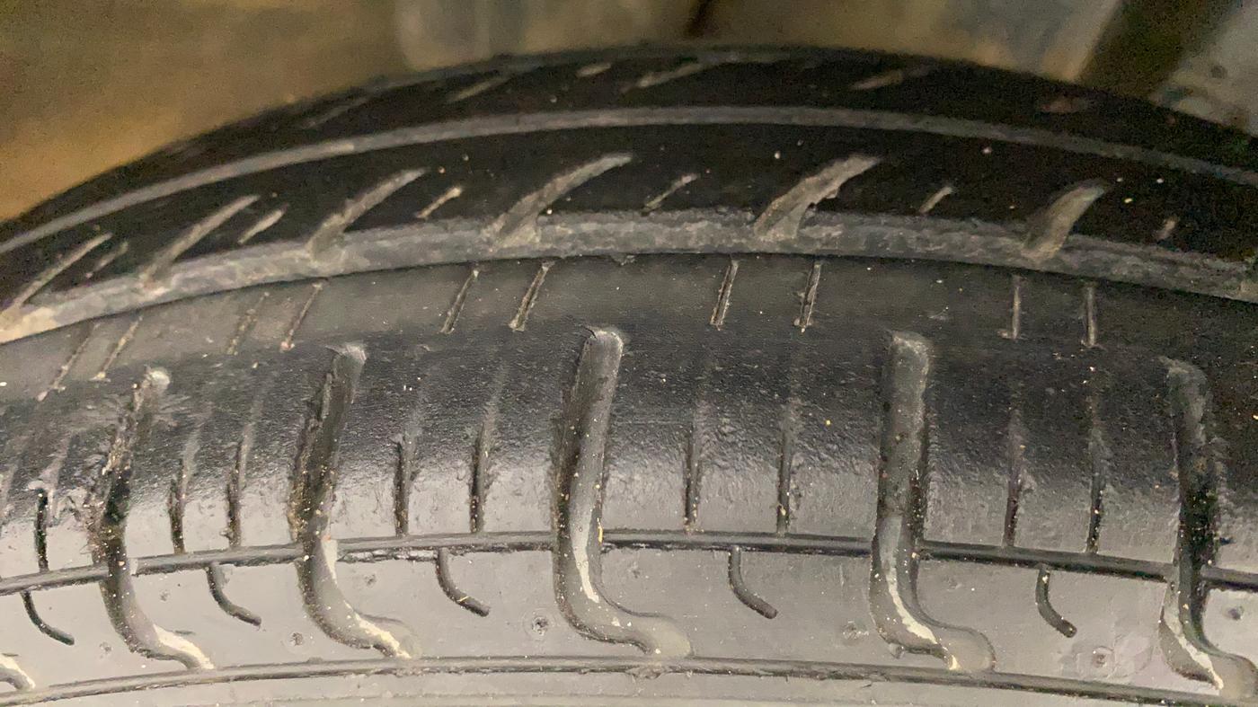 2017 Renault Kwid RXL 1.0 AMT, Petrol, Automatic, 23,431 km, Right Front Tyre Tread