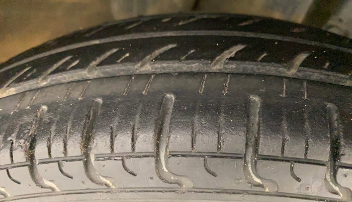 2017 Renault Kwid RXL 1.0 AMT, Petrol, Automatic, 23,431 km, Right Front Tyre Tread
